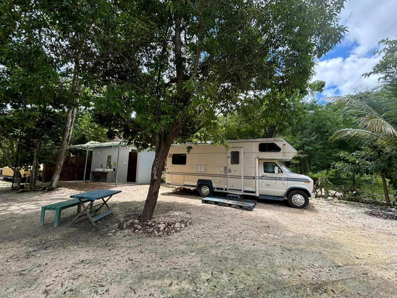 ホテル Momotoh Camper スプヒル エクステリア 写真