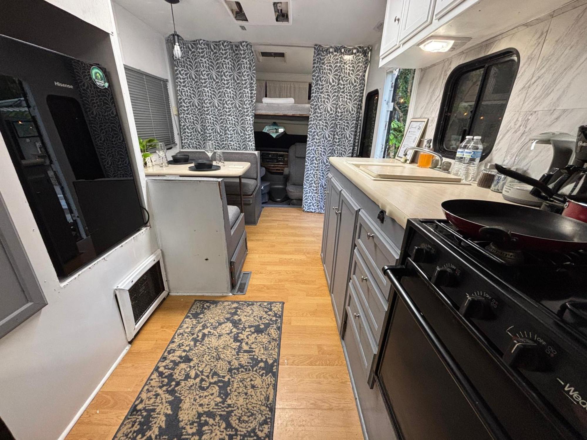 ホテル Momotoh Camper スプヒル エクステリア 写真