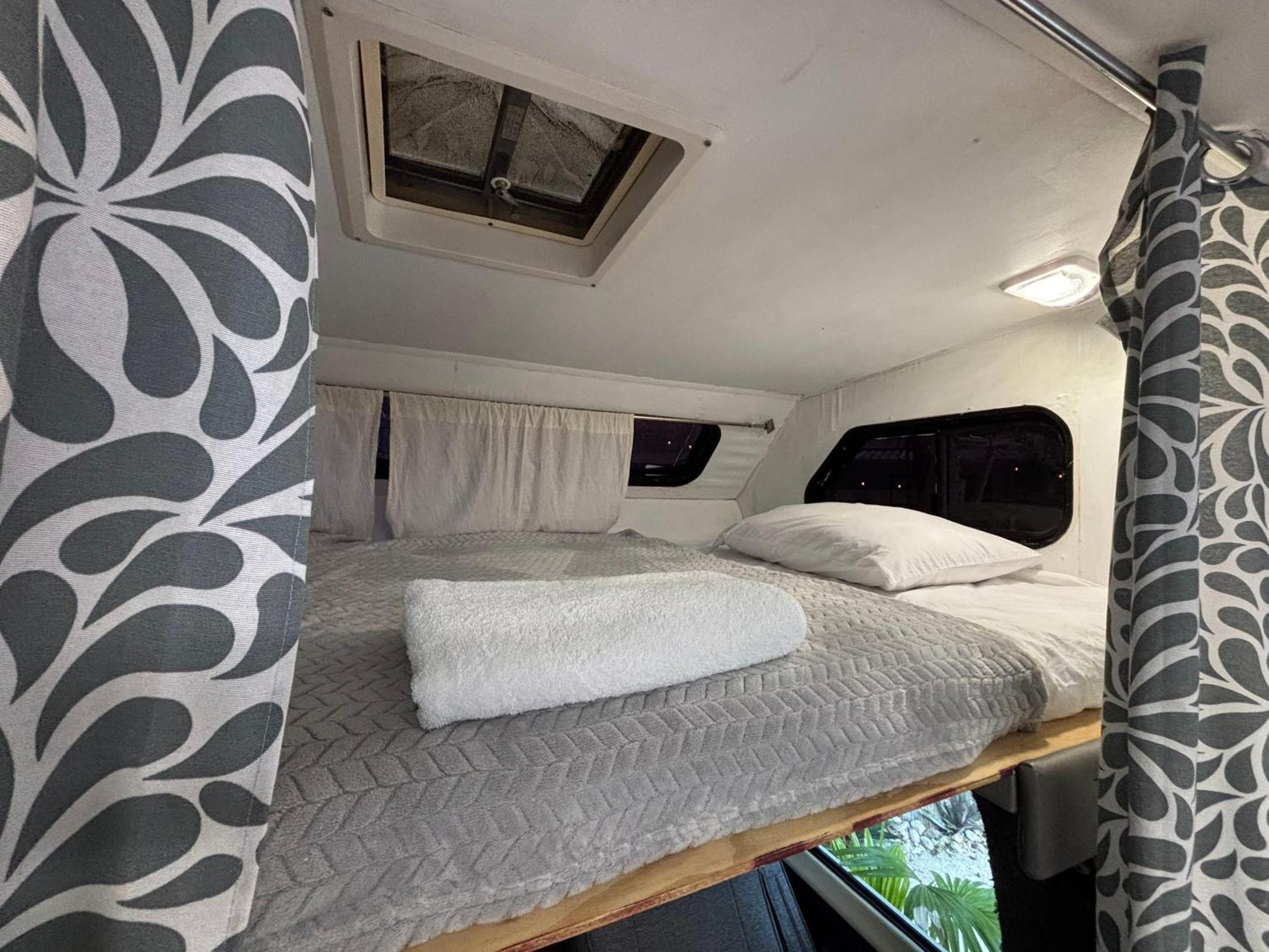 ホテル Momotoh Camper スプヒル エクステリア 写真