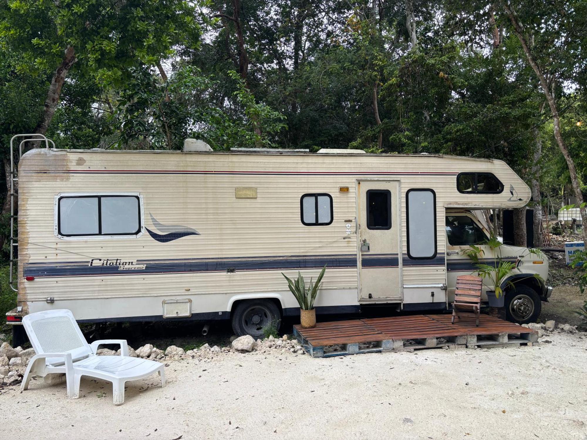ホテル Momotoh Camper スプヒル エクステリア 写真