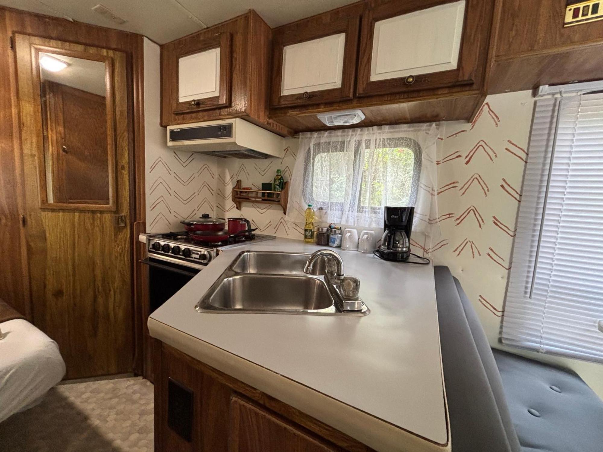 ホテル Momotoh Camper スプヒル エクステリア 写真