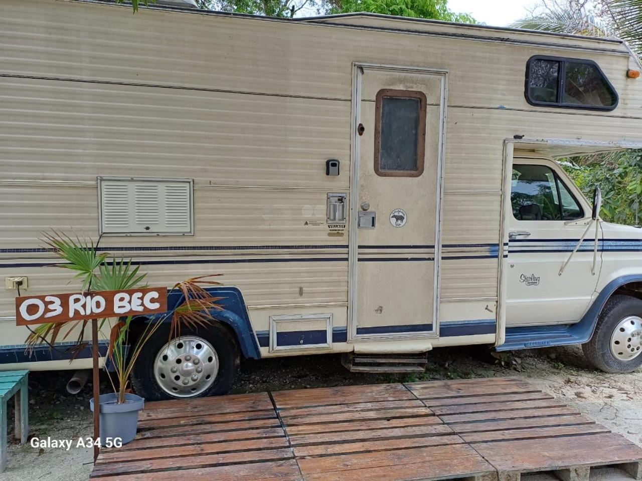 ホテル Momotoh Camper スプヒル エクステリア 写真