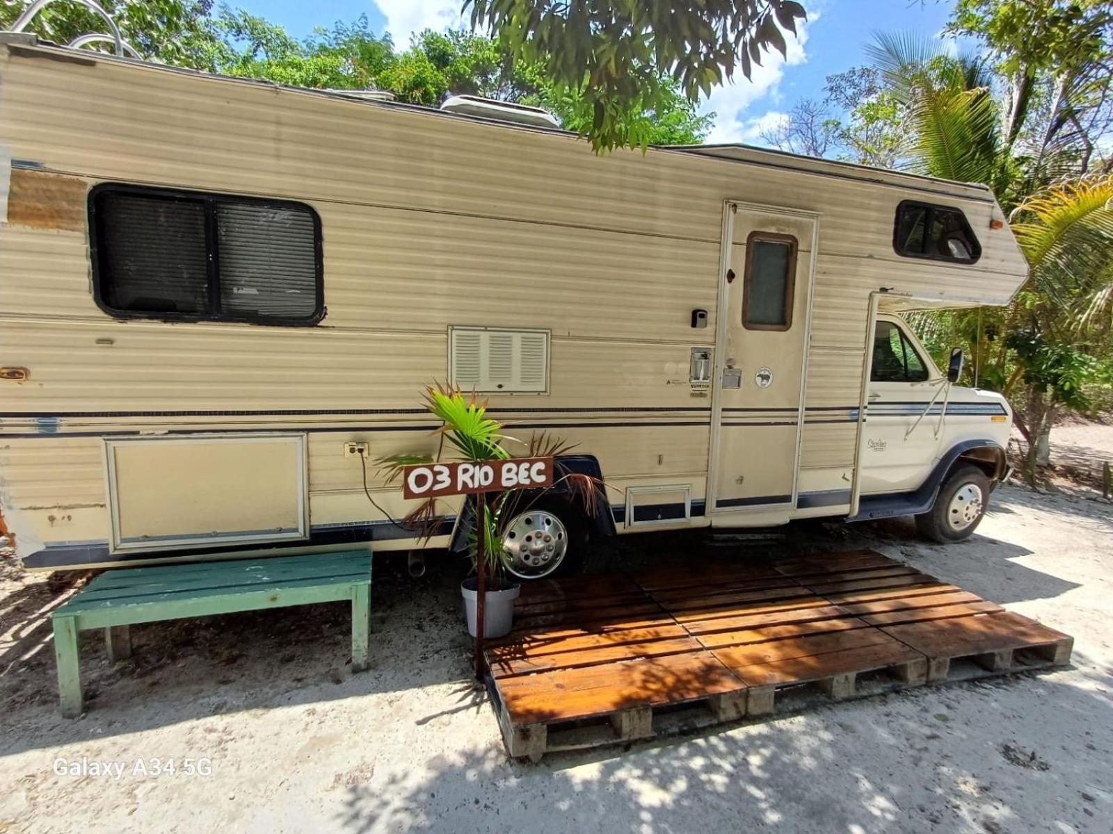ホテル Momotoh Camper スプヒル エクステリア 写真