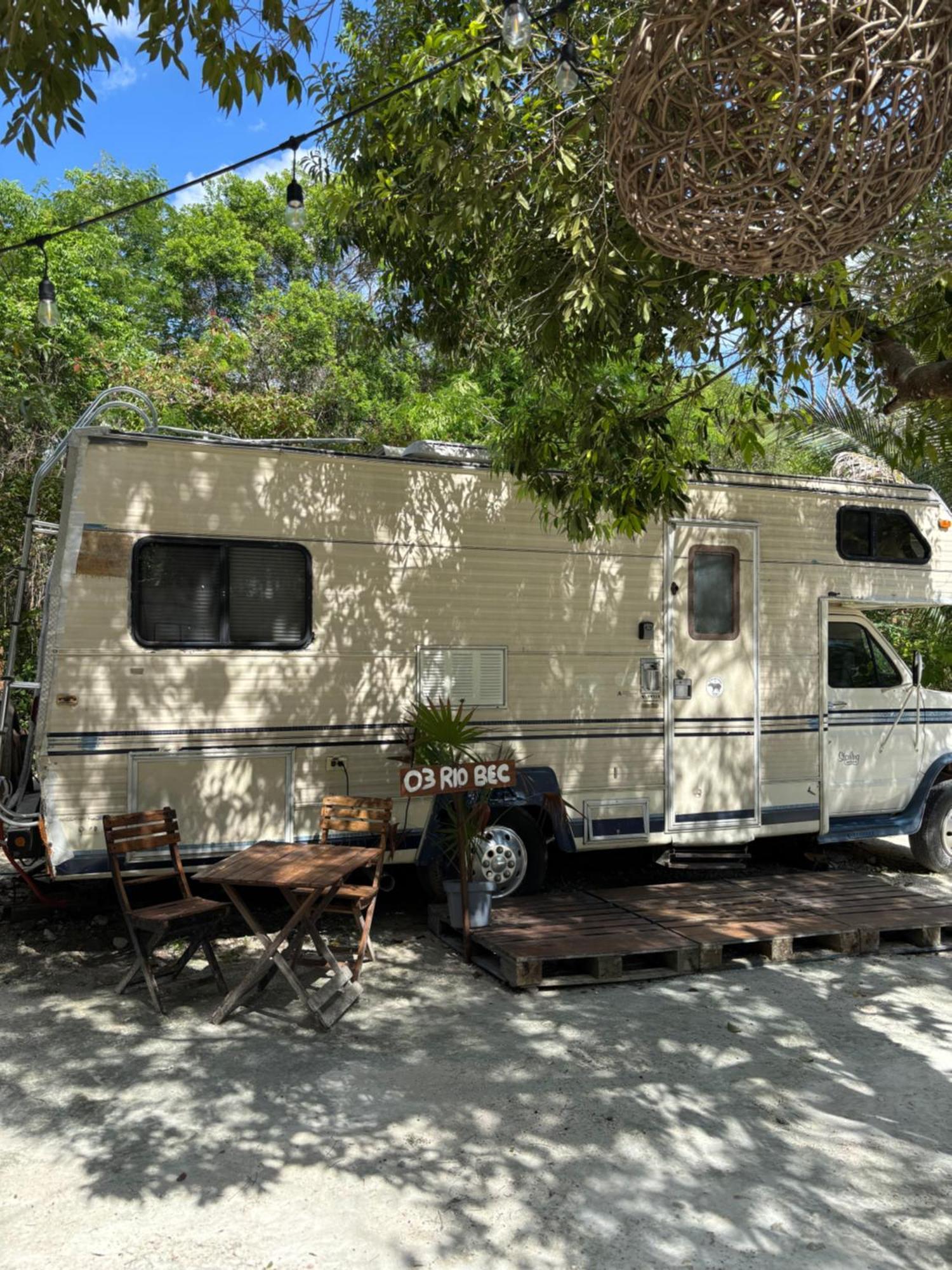 ホテル Momotoh Camper スプヒル エクステリア 写真