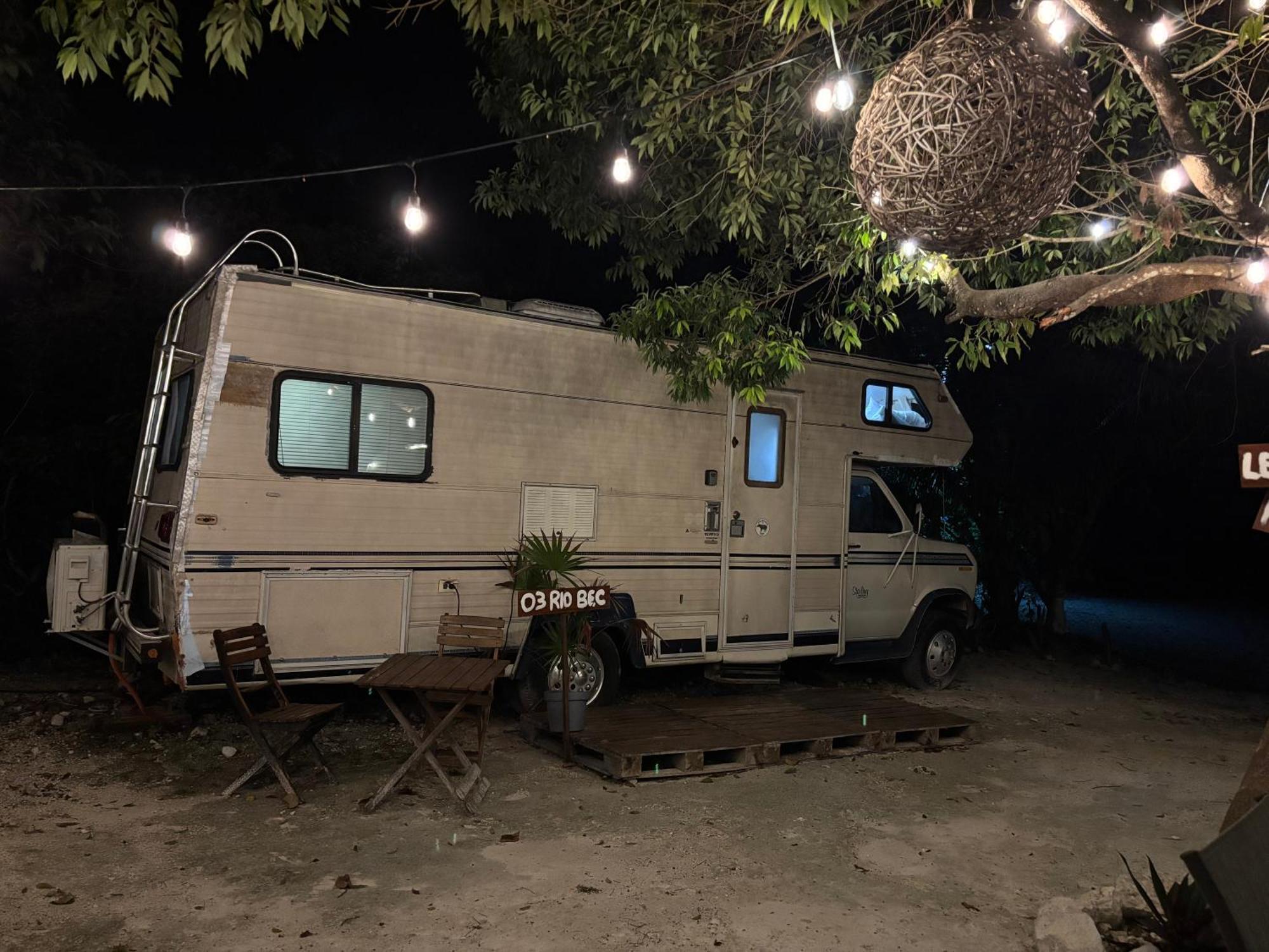 ホテル Momotoh Camper スプヒル エクステリア 写真
